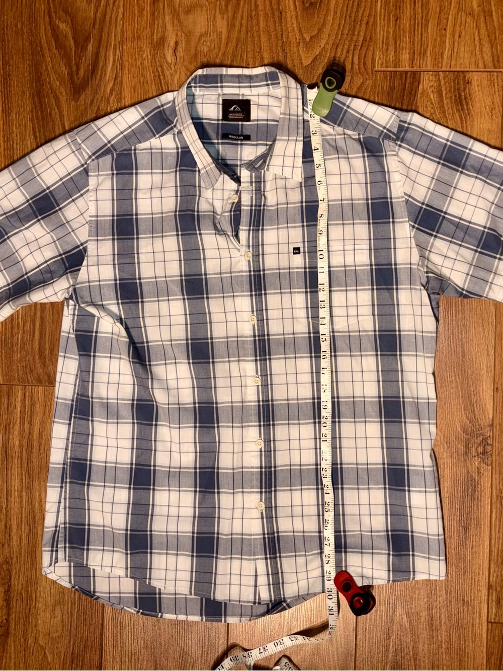 Quiksilver surf White and Blue Plaid Short-Sleeve Button-Down Shirt